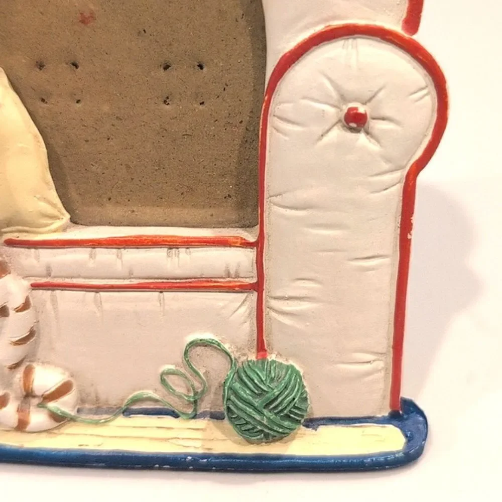 Cat Purrfect Friend Picture Frame 3D Tabby Cat with Yarn Easel Back